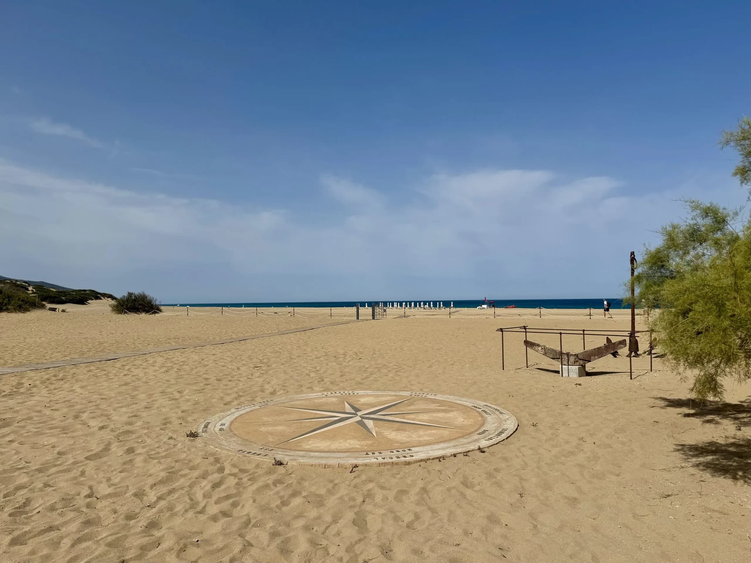Vom Wind geformte Sanddünen am Piscinas Beach