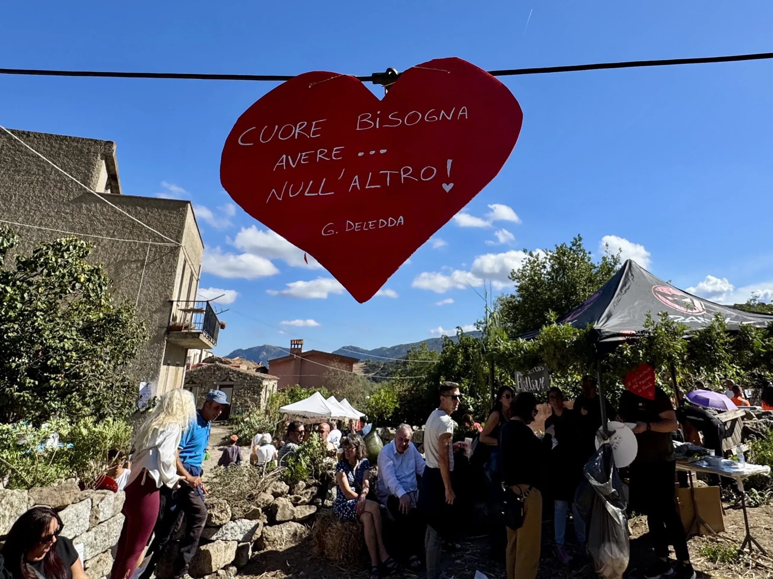 Offene Hofe in Lollove, Sardinien