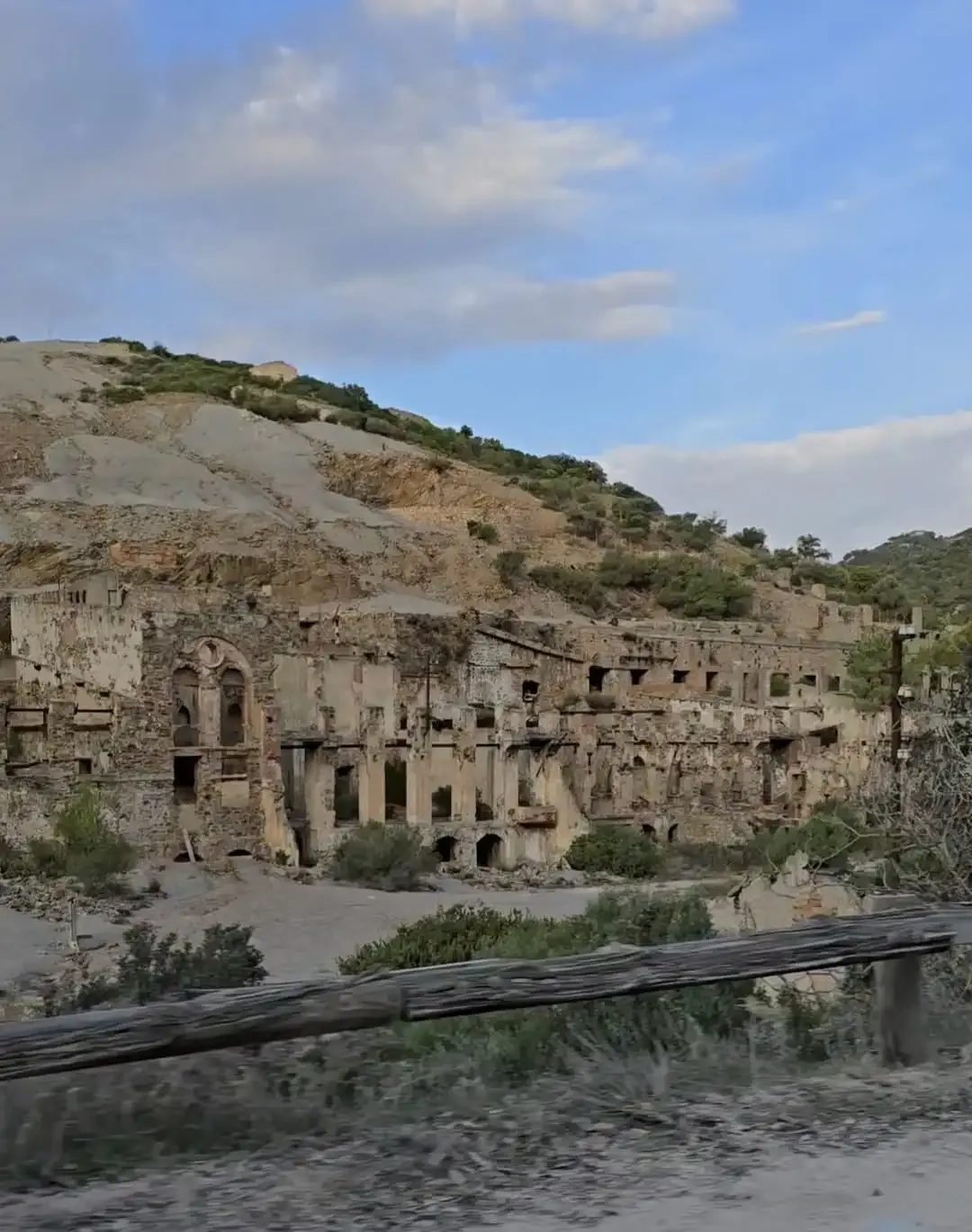 Ingurtosu village minier abandonné du XIXe siècle village fantôme Costa Verde Piscinas Sardaigne patrimoine industriel ruines historiques atmosphériques