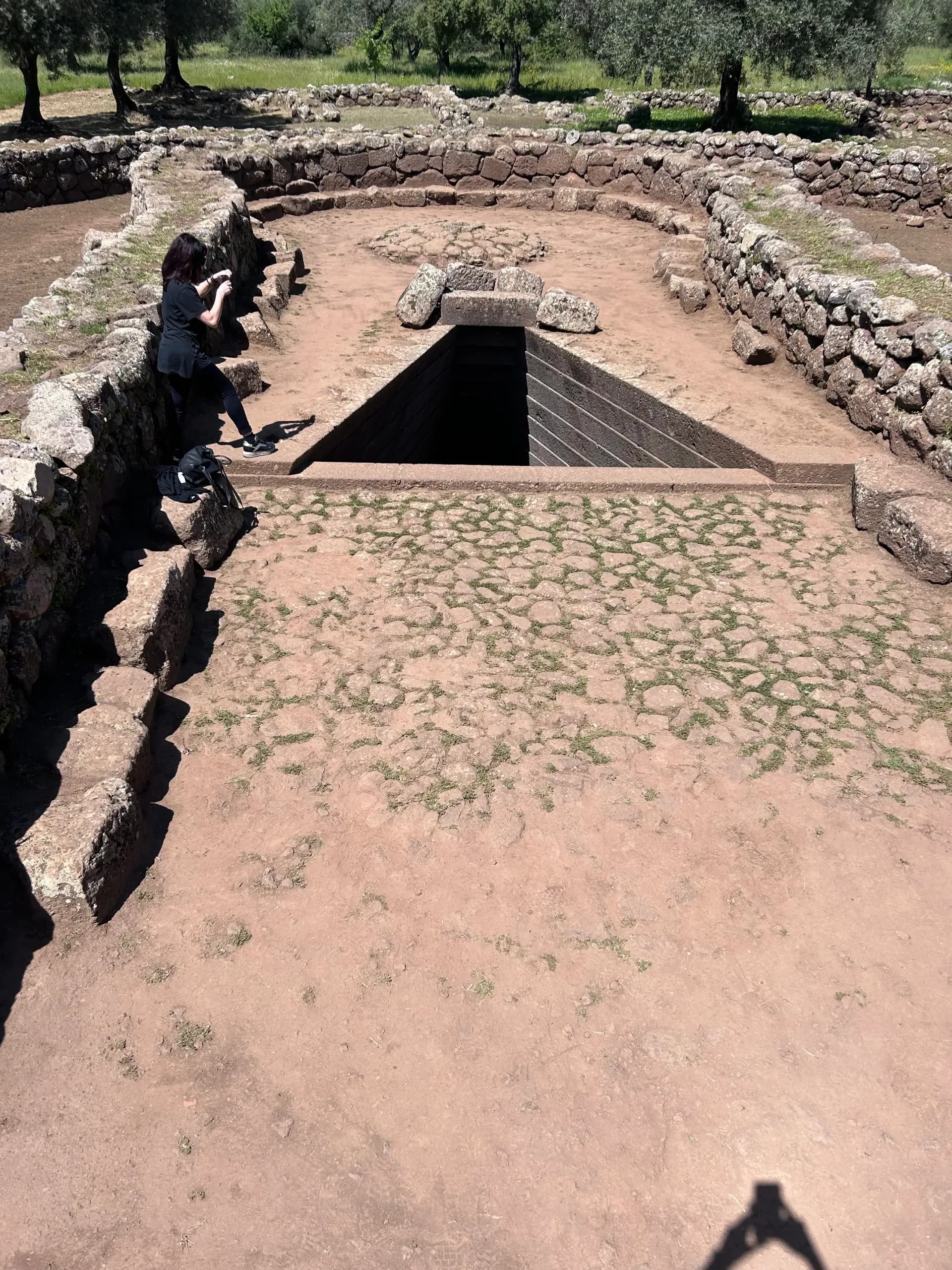 Pozzo di Santa Cristina, lente- en herfstequinox, maart-september, zonlicht op de trap, waterverlichting, zonuitlijning, Paulilatino, Sardinië, astronomisch, oud observatoriumfenomeen