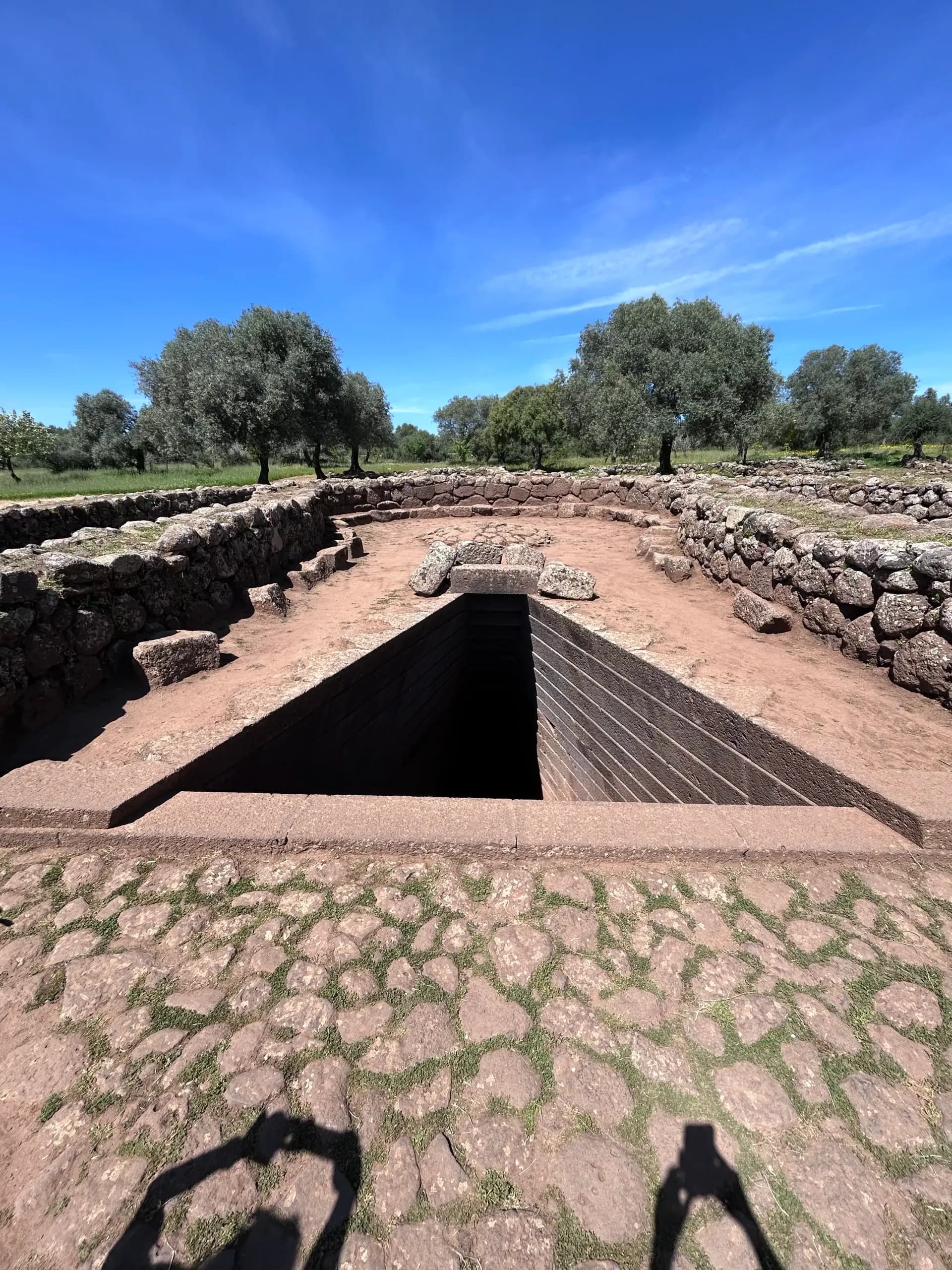 Pozzo di Santa Cristina, grote maanstilstand, cyclus van 18,6 jaar, 2025, maanlicht, reflectie in de opening, waterkamer, maancycli, Sardinië, zeldzame astronomische uitlijning