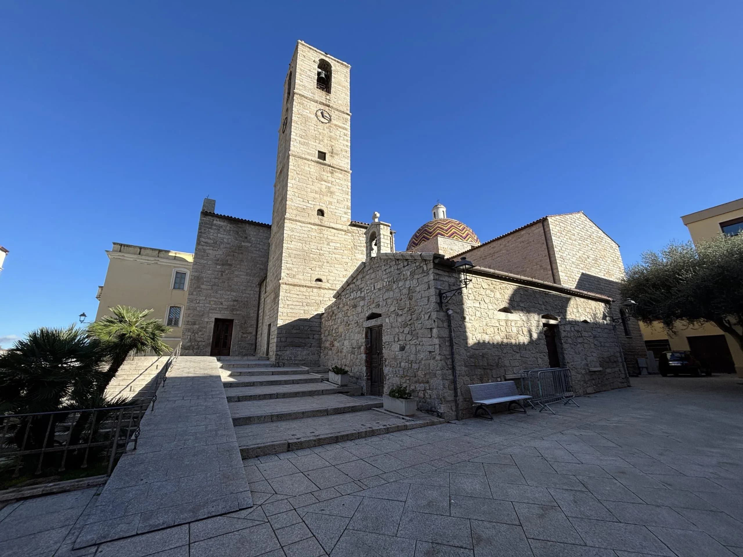 Chiesa di San Paolo Apostolo dominant la Piazza Civita