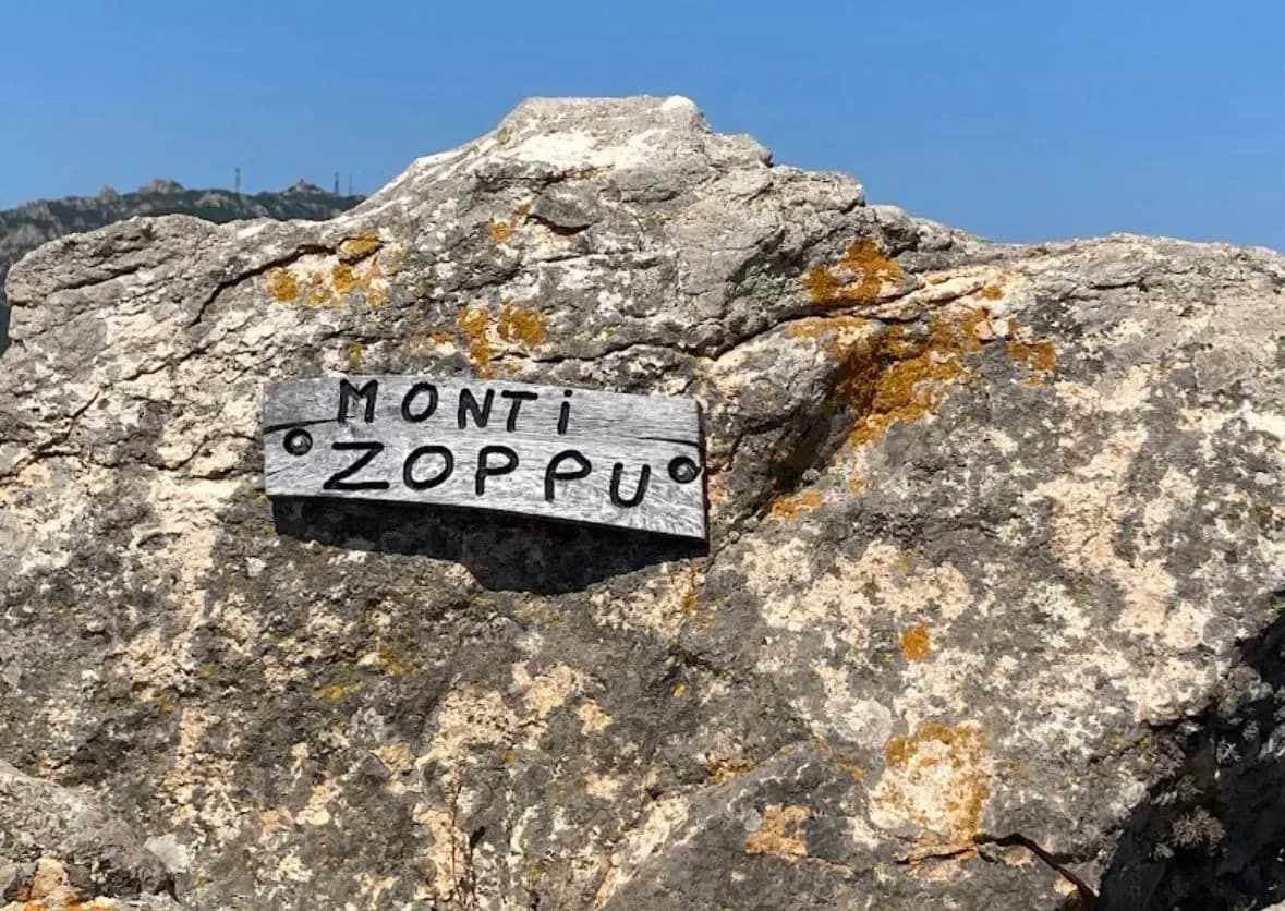 Wooden Monti Zoppu sign on rocky mountain