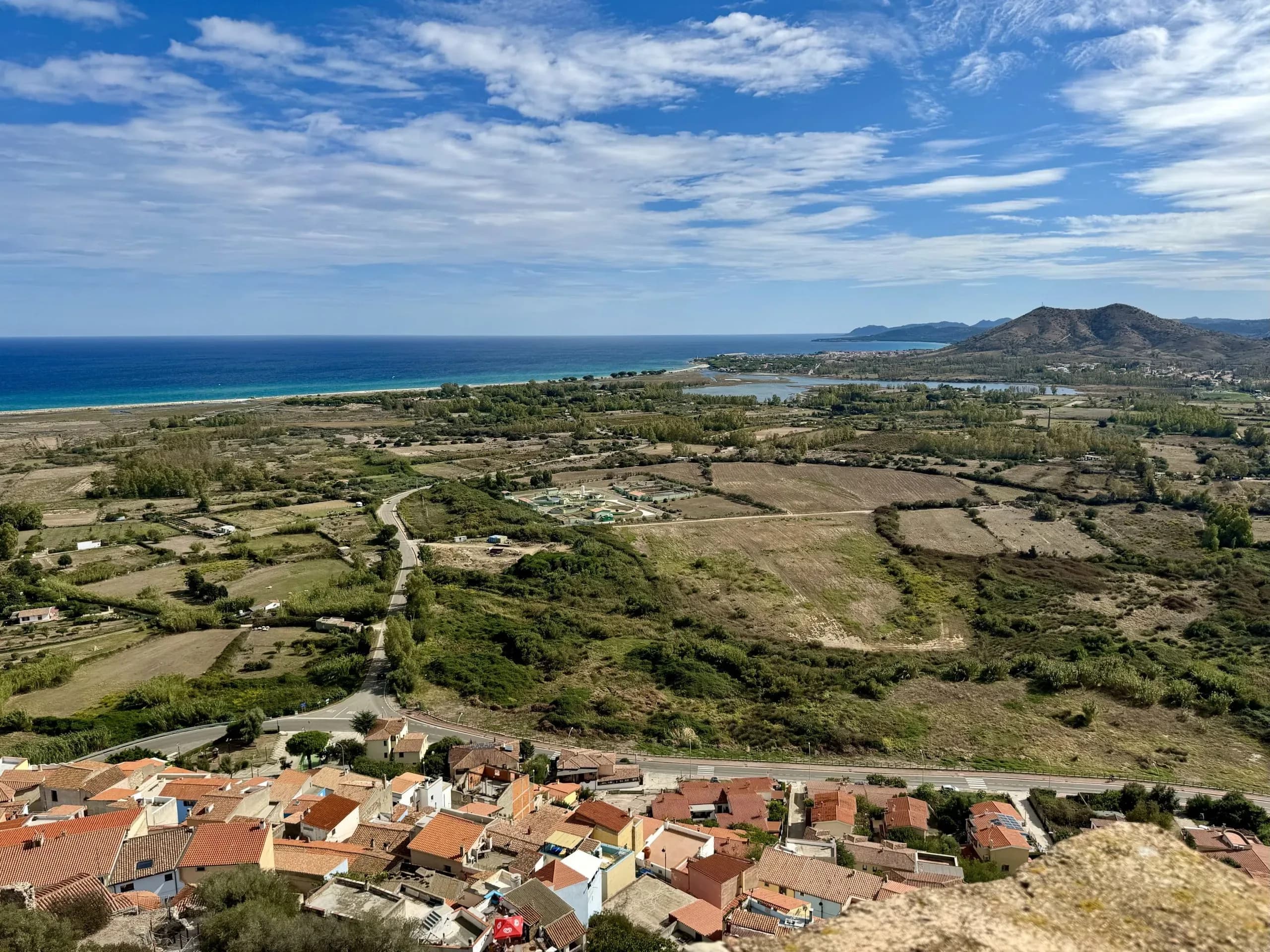Blick von der Burg auf die UNESCO-Landschaft Posada Tepilora