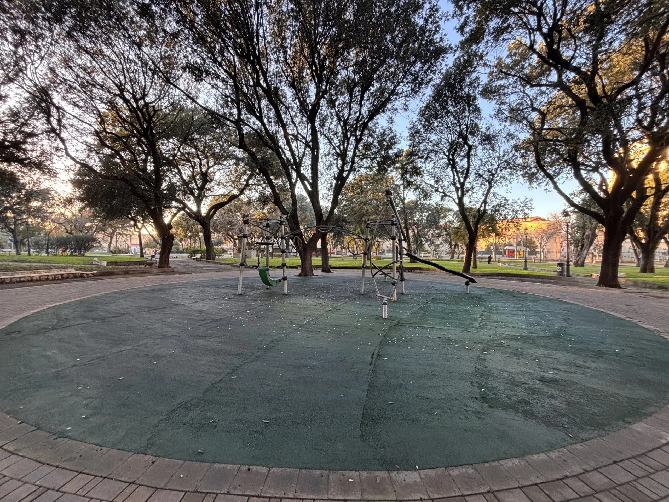 Parc urbain près du centre historique d'Alghero