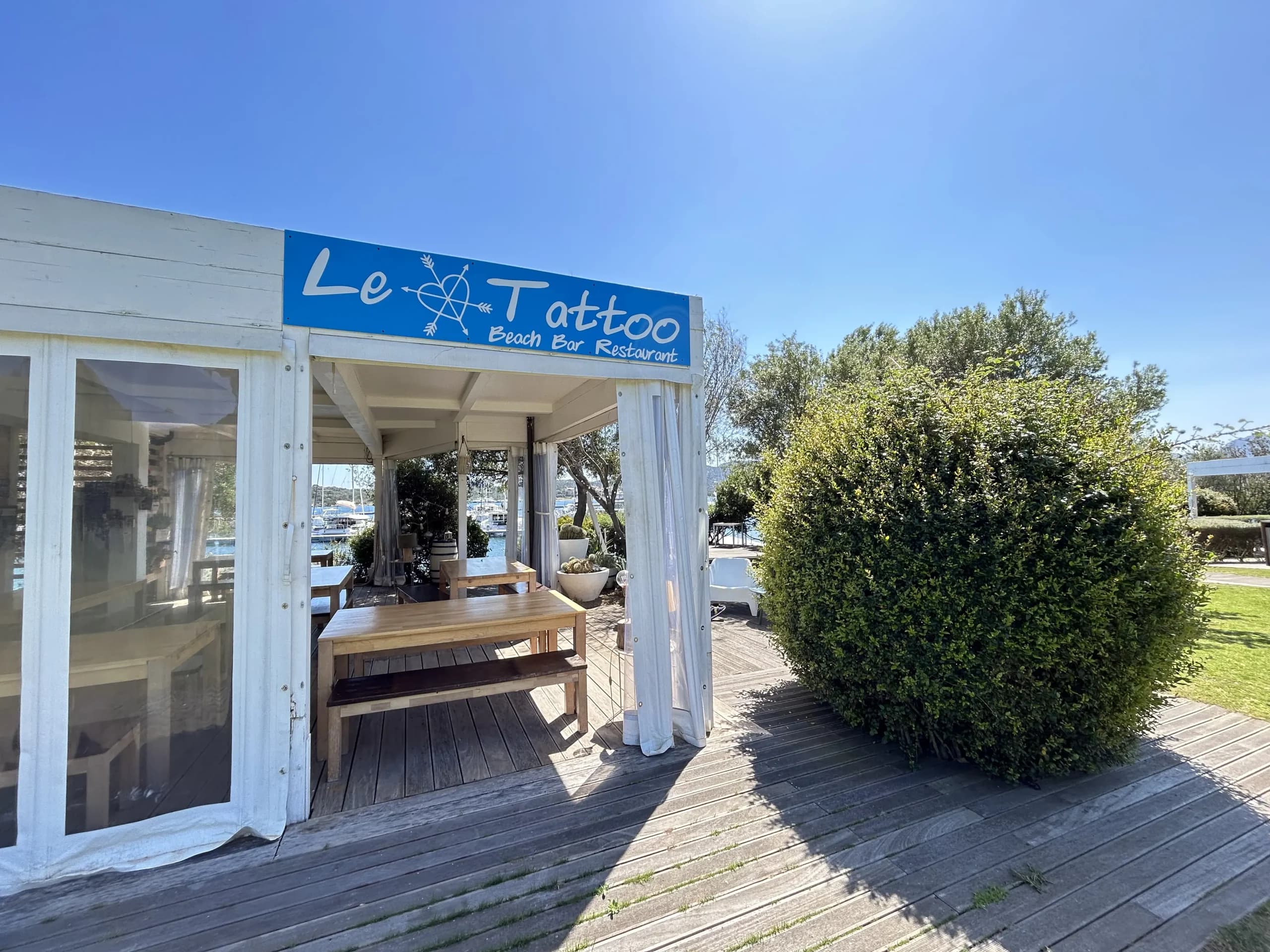 Le Tattoo Beach Bar restaurant by marina