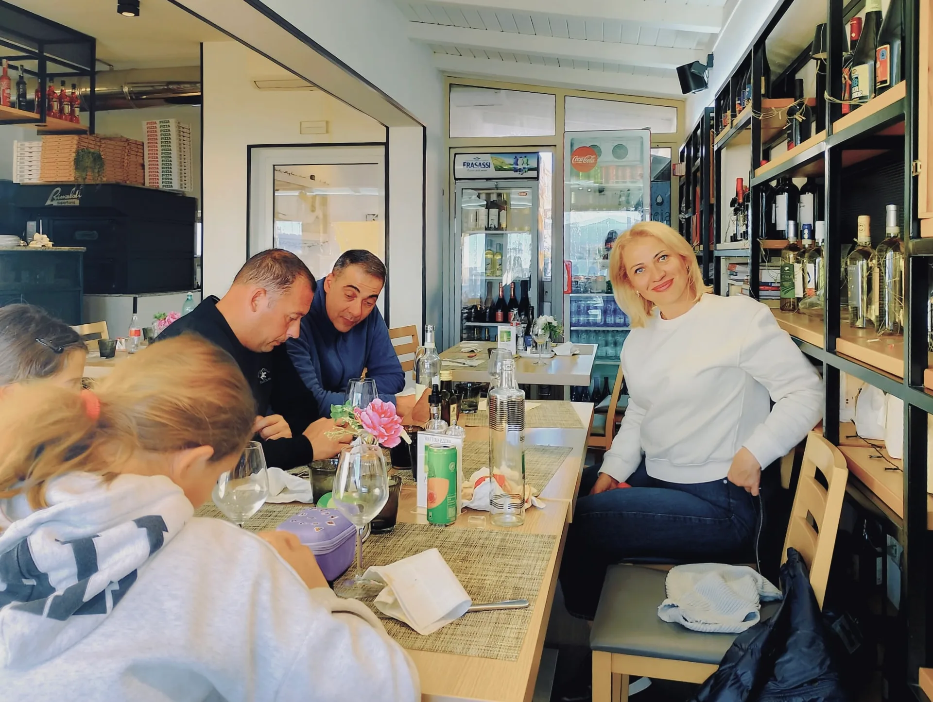 customers in pizzeria